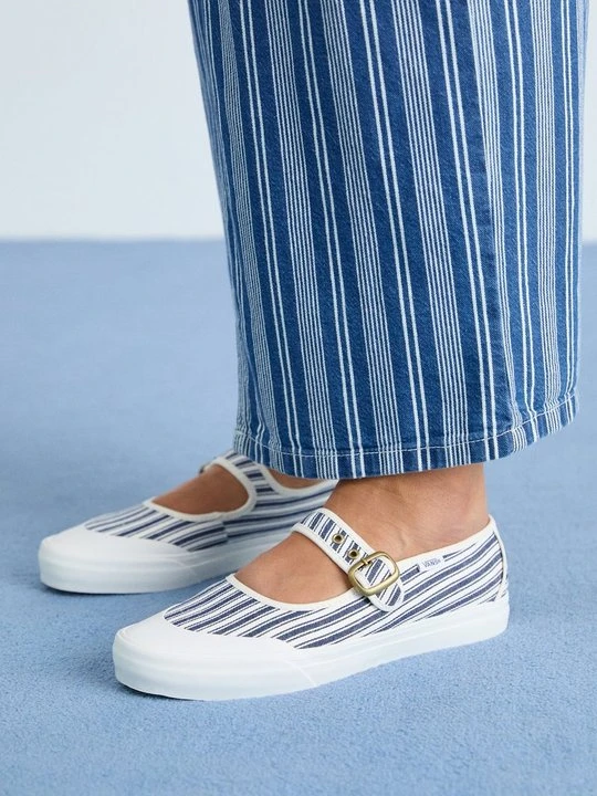 Zdjęcie produktu Baleriny z zapięciem Vans mleczny