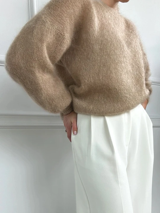 Zdjęcie produktu Puszysty sweter damski z cienkiego moheru SKY LAÏF