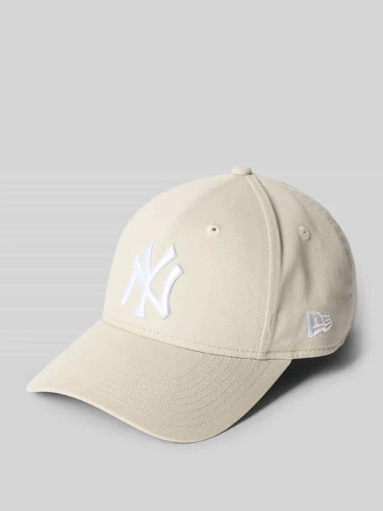 Zdjęcie produktu Baseballówka z haftowanym motywem New Era Écru