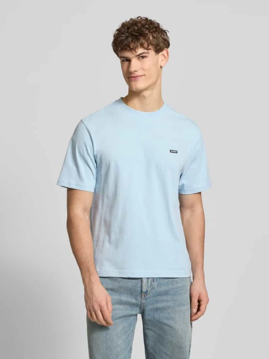 Zdjęcie produktu Basic T-shirt z małą naszywką z logo na piersi REVIEW Jasnoniebieski