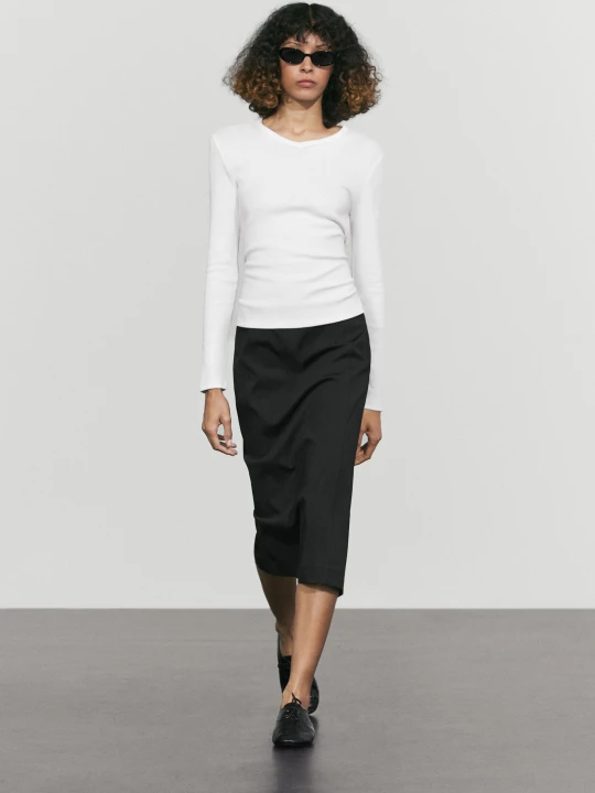 Zdjęcie produktu Bawełniana Koszulka Z Dekoltem W Serek I Długim Rękawem - Biały Złamany - Massimo Dutti - Female