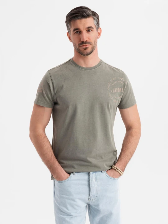 Zdjęcie produktu Bawełniana męska koszulka z nadrukiem w militarnym stylu – jasnooliwkowa V2 - Rozmiar: XXL Ombre Clothing oliwkowy