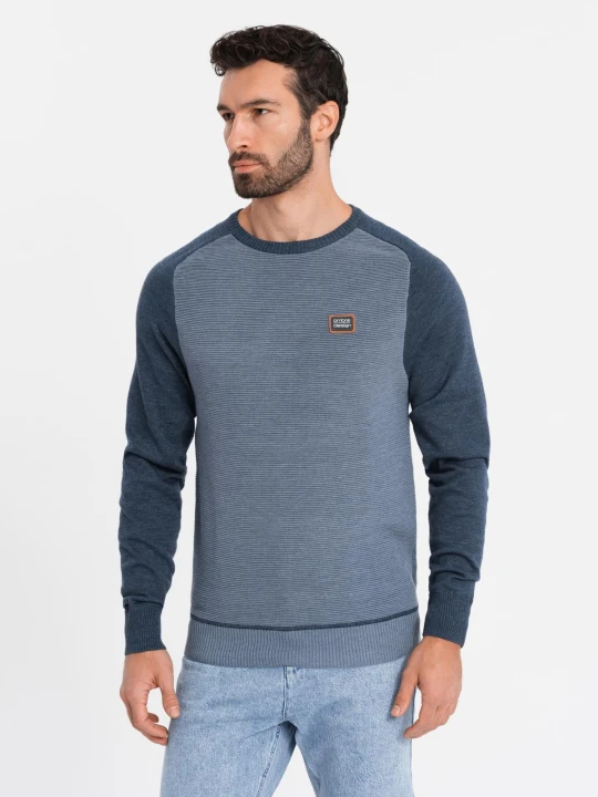 Zdjęcie produktu Bawełniany męski sweter z naszywką i raglanowymi rękawami – granatowy V1 - Rozmiar: L Ombre Clothing