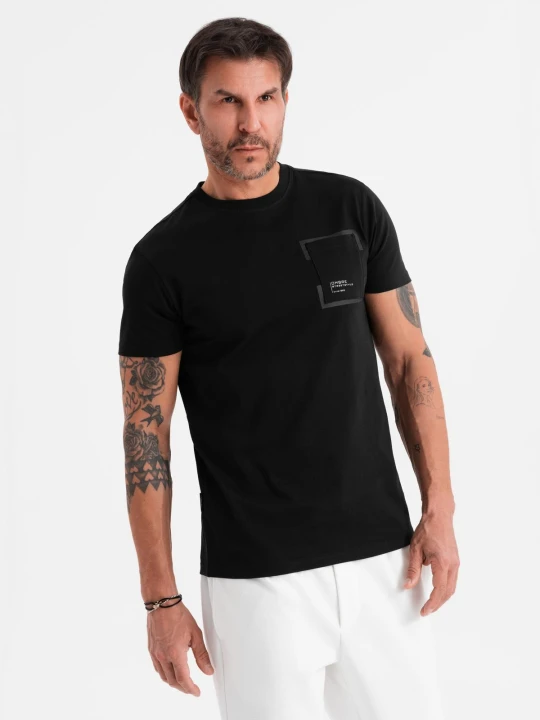 Zdjęcie produktu Bawełniany męski t-shirt z nadrukiem na kieszonce – czarny V1 - Rozmiar: XXL Ombre Clothing