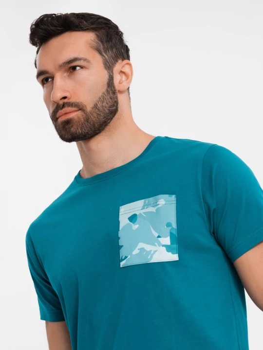 Zdjęcie produktu Bawełniany męski t-shirt z printowaną kieszonką – turkusowy V1 Ombre Clothing