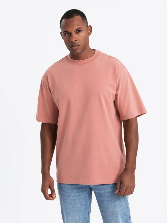 Zdjęcie produktu Bawełniany t-shirt męski LOOSE FIT z okrągłym dekoltem – różowy V5 - Rozmiar: S Ombre Clothing