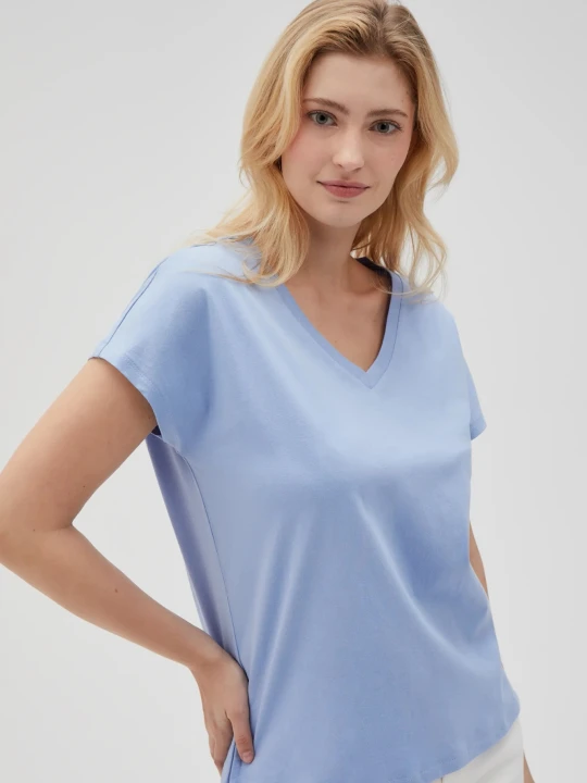 Zdjęcie produktu Bawełniny t-shirt z dekoltem w serek niebieski Moodo