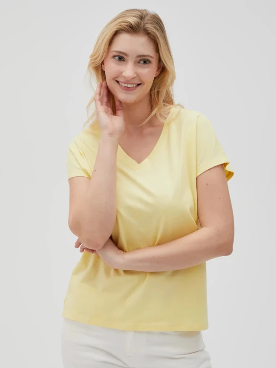 Zdjęcie produktu Bawełniny t-shirt z dekoltem w serek żółty Moodo