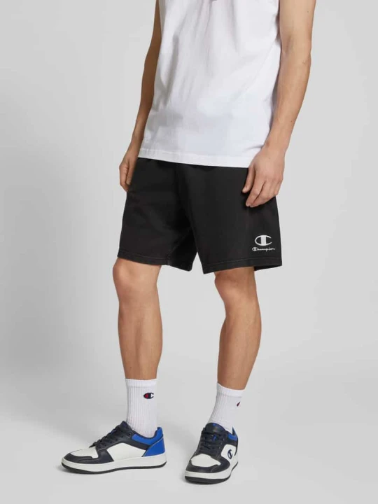 Zdjęcie produktu Bermudy o kroju regular fit z wyhaftowanym logo Champion czarny