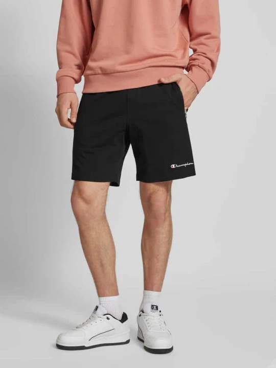 Zdjęcie produktu Bermudy o kroju relaxed fit z kieszeniami zapinanymi na zamek błyskawiczny Champion Czarny