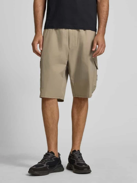 Zdjęcie produktu Bermudy o kroju tapered fit z kieszeniami cargo Boss Khaki