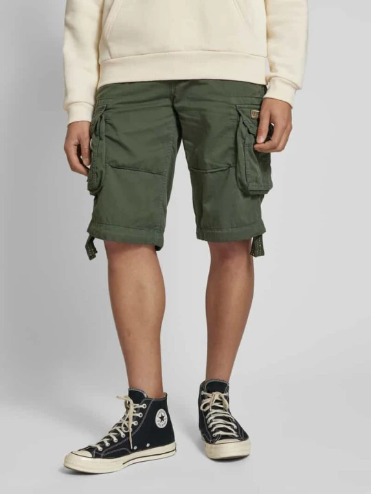 Zdjęcie produktu Bermudy z kieszeniami cargo model ‘JET’ Alpha Industries Butelkowy zielony