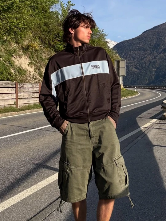 Zdjęcie produktu Bershka Bermudy Cargo Z Denimu Parachute Mężczyzna Khaki