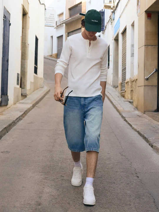 Zdjęcie produktu Bershka Bermudy Jeansowe Skater Mężczyzna Wyblakły Niebieski