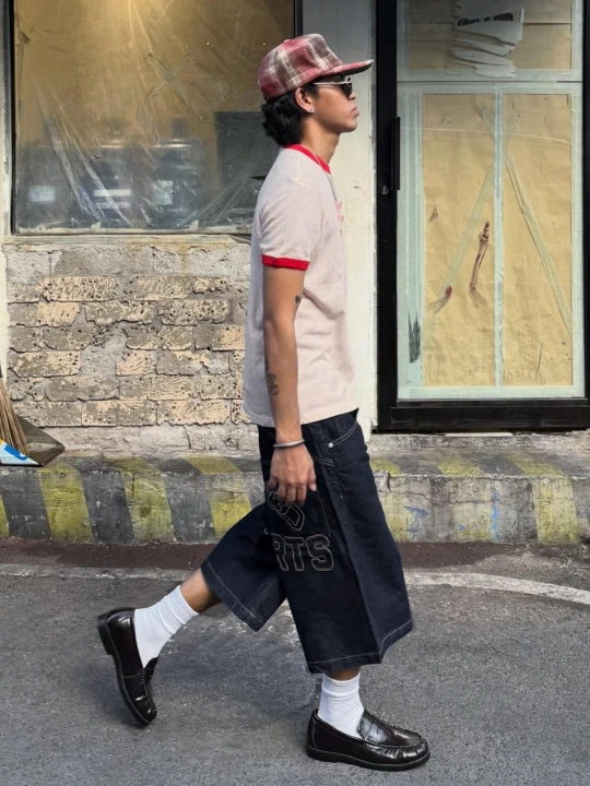 Zdjęcie produktu Bershka Bermudy Jeansowe Skater Z Haftem Mężczyzna Granatowy
