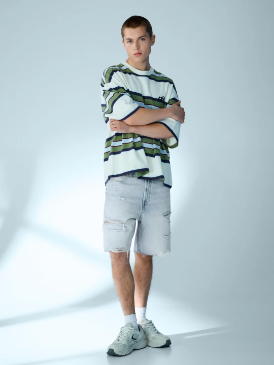 Zdjęcie produktu Bershka Bermudy Jeansowe Z Przetarciami Mężczyzna Jasnoniebieski