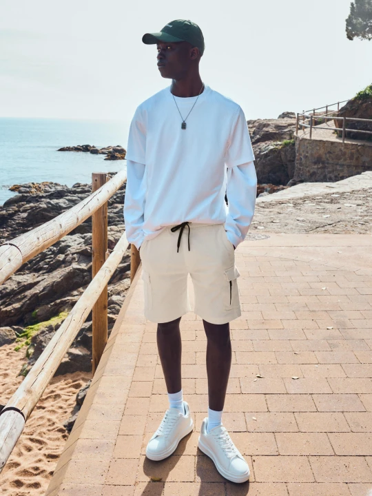 Zdjęcie produktu Bershka Bermudy Regular Fit Cargo Mężczyzna Biały