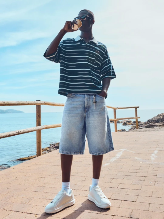 Zdjęcie produktu Bershka Bermudy Z Denimu O Kroju Baggy Mężczyzna Wyblakły Niebieski