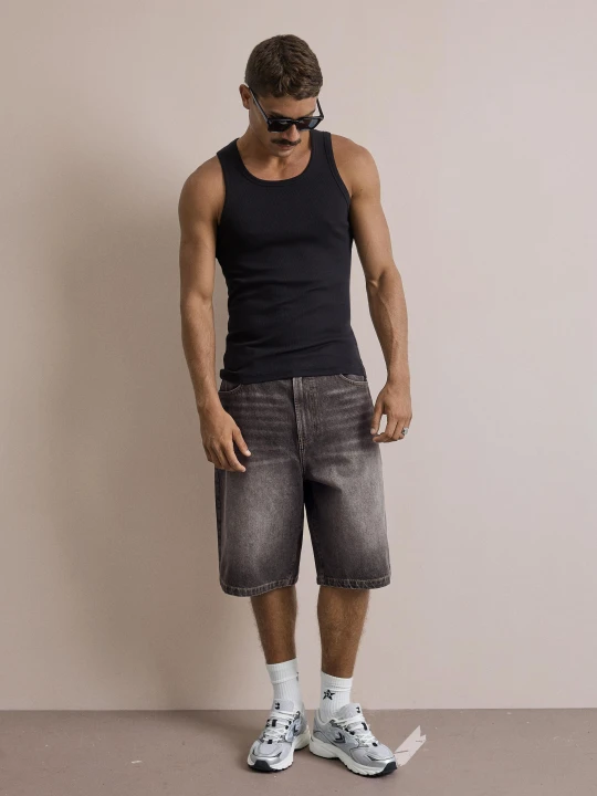 Zdjęcie produktu Bershka Bermudy Z Denimu Z Haftem Mężczyzna Czarny
