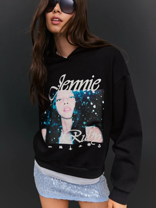 Zdjęcie produktu Bershka Bluza Jennie Ruby Z Kapturem I Nadrukiem Kobieta Czarny