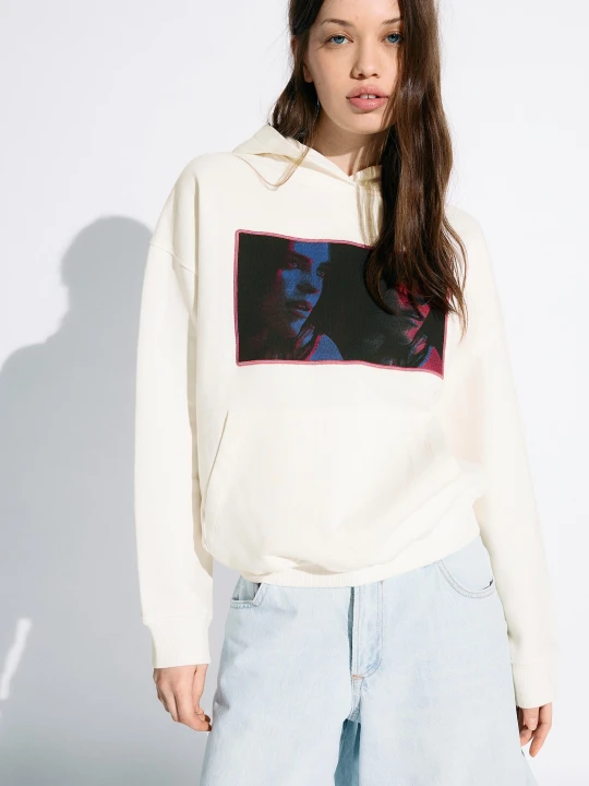 Zdjęcie produktu Bershka Bluza Z Kapturem Billie Eilish Z Nadrukiem Kobieta Biały Złamany