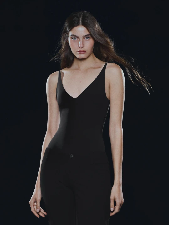 Zdjęcie produktu Bershka Body Na Ramiączkach Z Koronkowym Dekoltem Kobieta Czarny