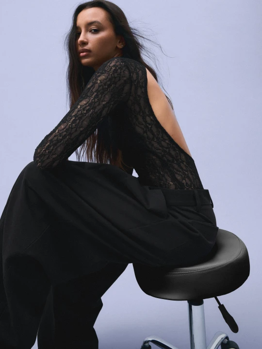 Zdjęcie produktu Bershka Body Z Długim Rękawem, Rozcięciem I Koronkowym Dekoltem Kobieta Czarny