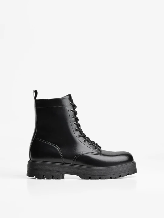 Zdjęcie produktu Bershka Botki Sznurowane Na Podeszwie Typu Traktor Mężczyzna Czarny