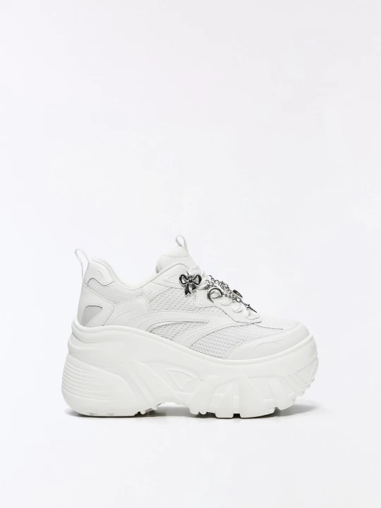 Zdjęcie produktu Bershka Buty Sportowe Xl Na Platformie Z Charmsami Kobieta Biały