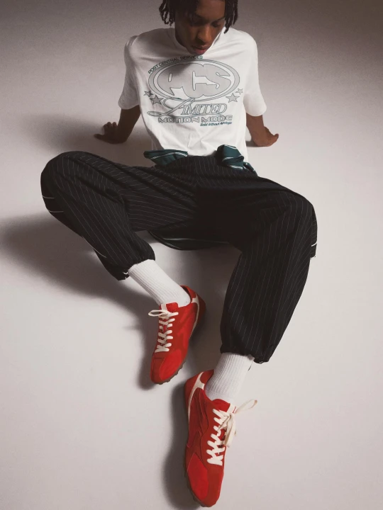 Zdjęcie produktu Bershka Cienkie Buty Sportowe W Stylu Retro Mężczyzna Czerwony