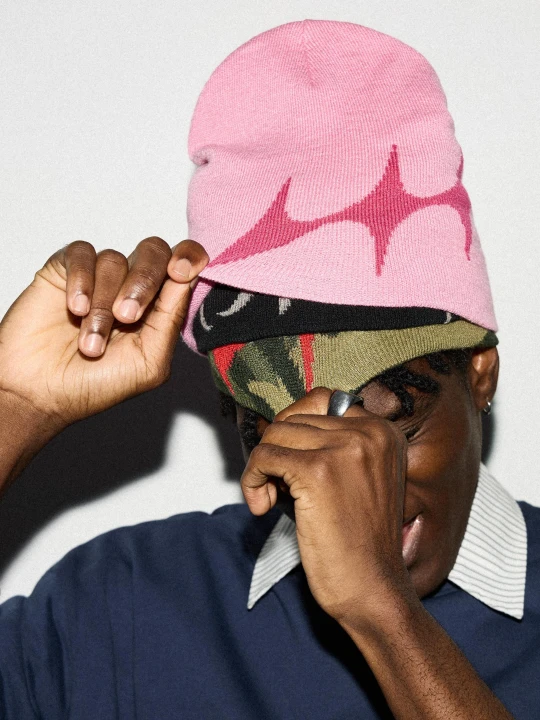 Zdjęcie produktu Bershka Czapka Beanie Z Dzianiny We Wzór W Gwiazdy Mężczyzna Różowy