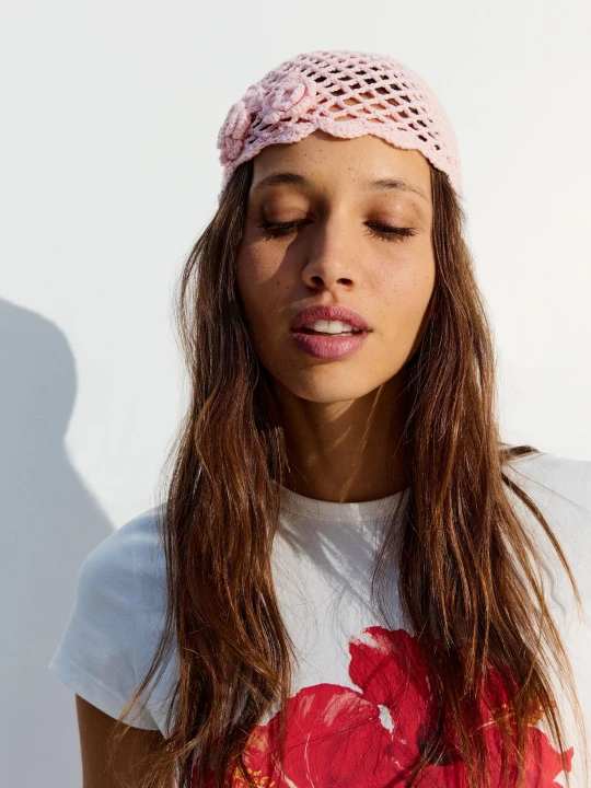 Zdjęcie produktu Bershka Czapka Dzianinowa Z Kwiatkiem Kobieta Różowy