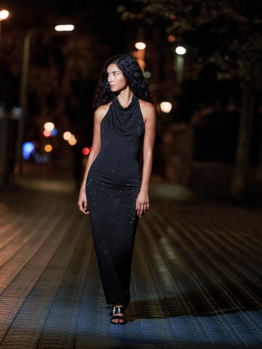 Zdjęcie produktu Bershka Długa Sukienka Dekolt Halter Błyszczące Kobieta Czarny
