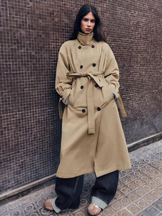 Zdjęcie produktu Bershka Długi Trencz Z Marszczeniami I Paskiem Kobieta Piaskowy
