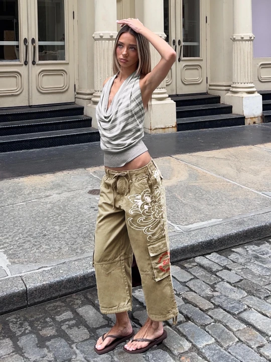 Zdjęcie produktu Bershka Długie Bermudy Ed Hardy X Bershka Kobieta Piaskowy