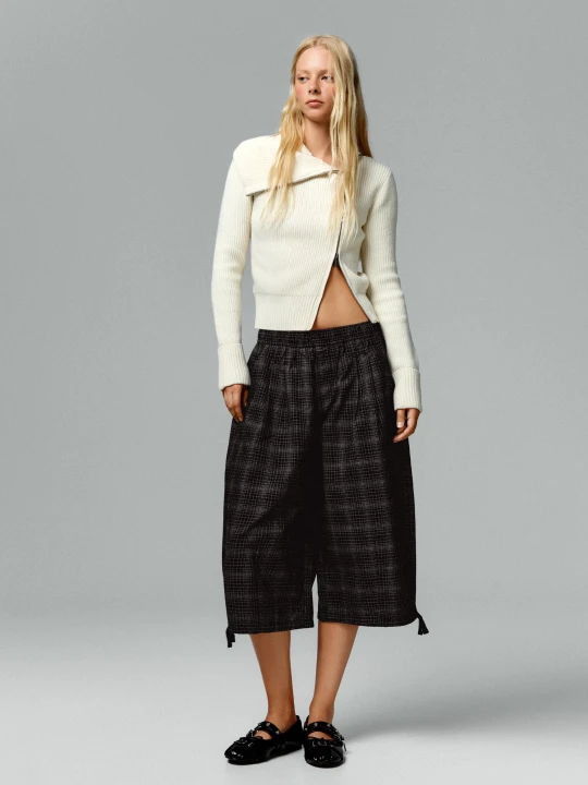 Zdjęcie produktu Bershka Długie Bermudy Z Diagonalu Kobieta Szary