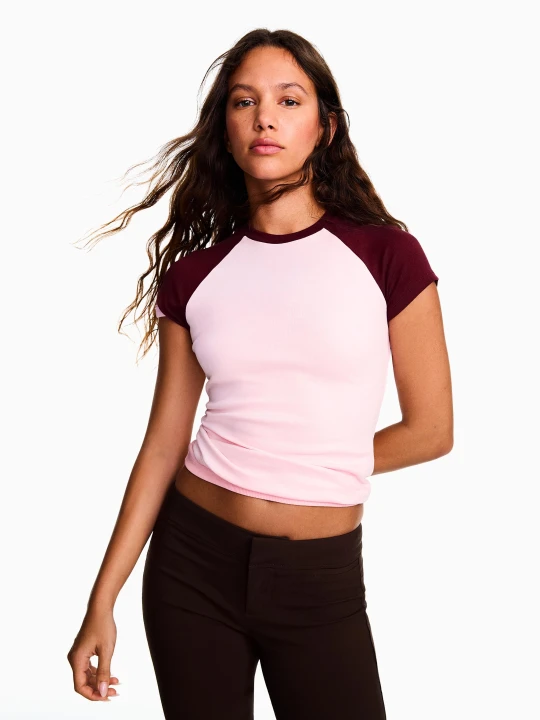 Zdjęcie produktu Bershka Dopasowana Koszulka Z Rękawem Raglanowym Kobieta Różowy