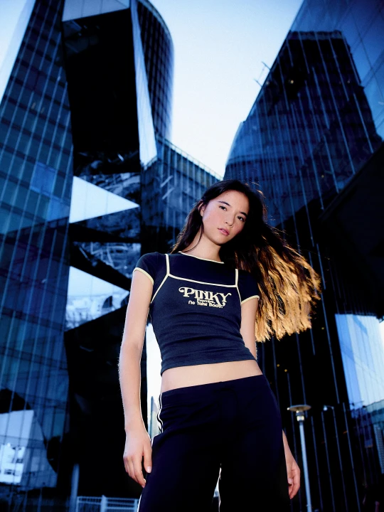 Zdjęcie produktu Bershka Dwuwarstwowa Koszulka Z Krótkim Rękawem I Kontrastowym Nadrukiem Kobieta Granatowy