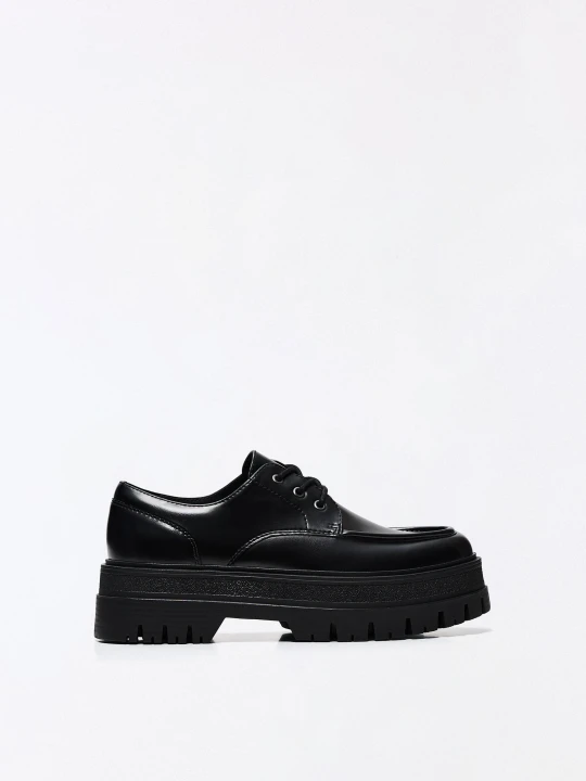 Zdjęcie produktu Bershka Eleganckie Buty Z Przeszyciem Mężczyzna Czarny