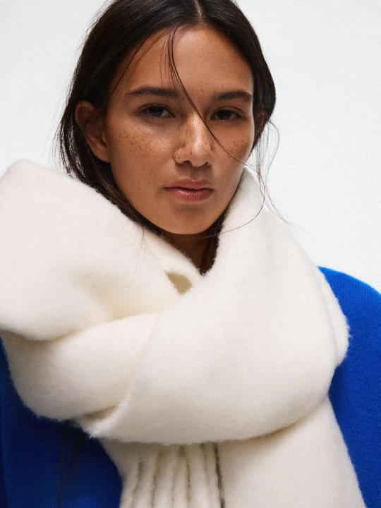 Zdjęcie produktu Bershka Gruby Szal Z Frędzlami Kobieta Kremowy