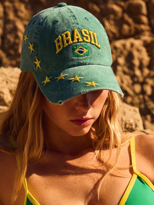 Zdjęcie produktu Bershka Haftowana Czapka Z Daszkiem Brazylia Kobieta Zielony