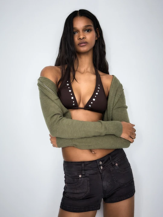 Zdjęcie produktu Bershka Haftowane Jeansowe Szorty Mini Kobieta Szary