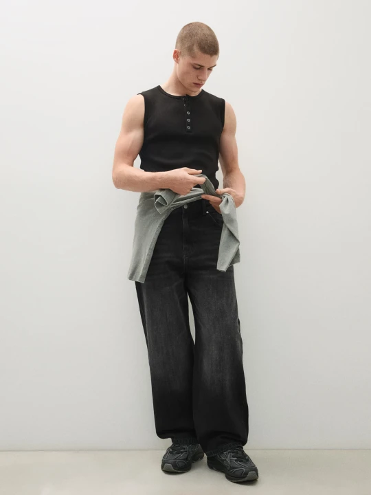 Zdjęcie produktu Bershka Haftowane Jeansy O Kroju Neobarrel Mężczyzna Czarny