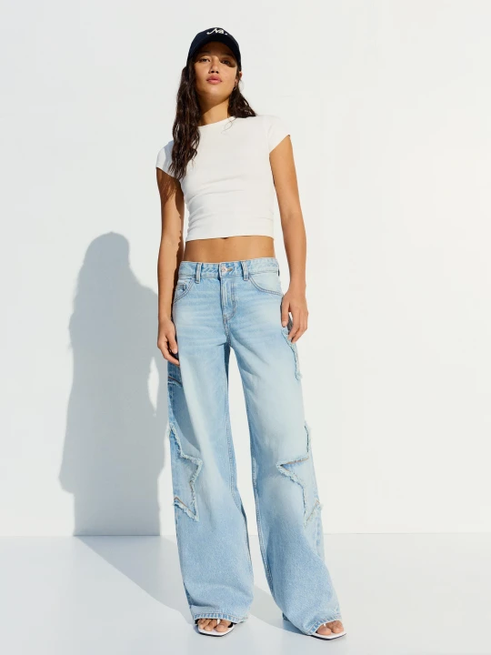 Zdjęcie produktu Bershka Jeansy Boyfriend Z Niskim Stanem I Gwiazdami Kobieta Wyblakły Niebieski