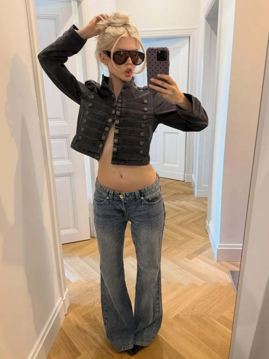 Zdjęcie produktu Bershka Jeansy O Kroju Baggy I Flare Kobieta Wyblakły Niebieski