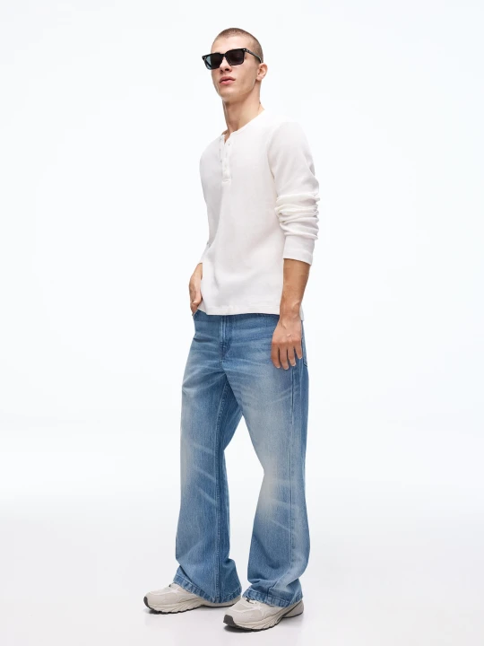 Zdjęcie produktu Bershka Jeansy O Kroju Baggy I Flare Mężczyzna Wyblakły Niebieski