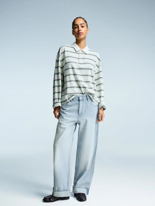Zdjęcie produktu Bershka Jeansy O Kroju Baggy Z Podwiniętymi Nogawkami Kobieta Jasnoniebieski