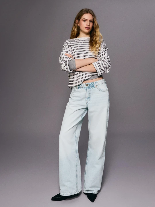 Zdjęcie produktu Bershka Jeansy O Kroju Baggy Ze Średnim Stanem Kobieta Wyblakły Niebieski