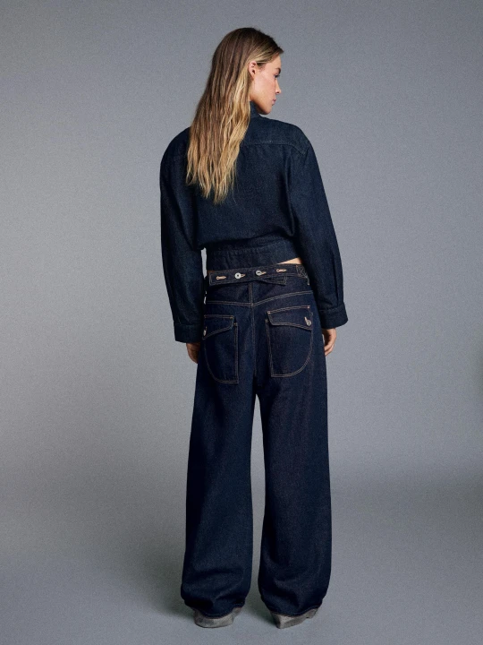 Zdjęcie produktu Bershka Jeansy O Kroju Balloon Z Klamrą Z Tyłu I Przetarciami Kobieta Granatowy