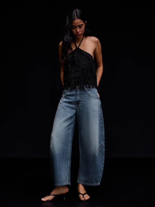 Zdjęcie produktu Bershka Jeansy O Kroju Barrel I Krótszym Fasonie Kobieta Wyblakły Niebieski